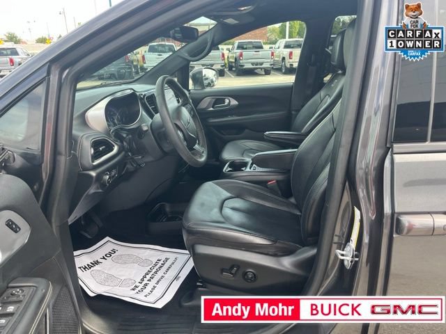 Used 2022 Chrysler Pacifica Touring-L w/ S Appearance Package AWD/4WD image 16
