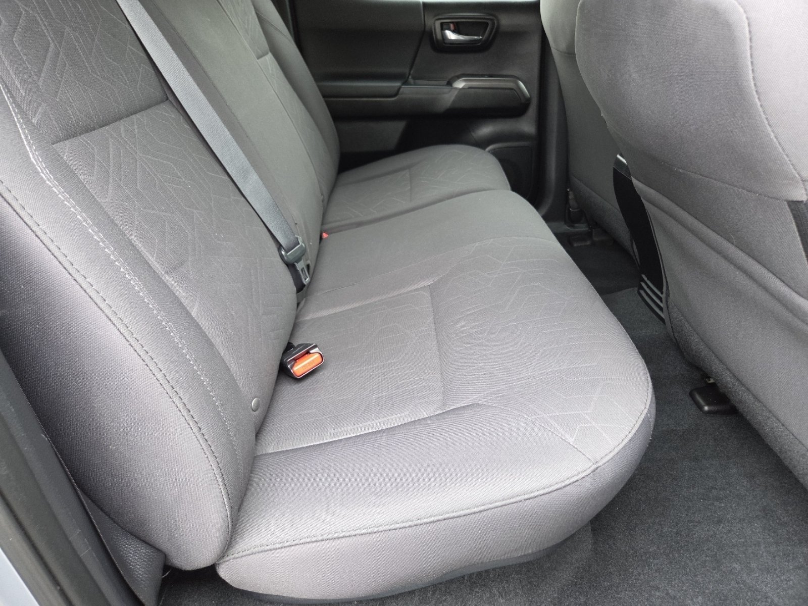 Used 2017 Toyota Tacoma TRD Sport AWD/4WD image 26