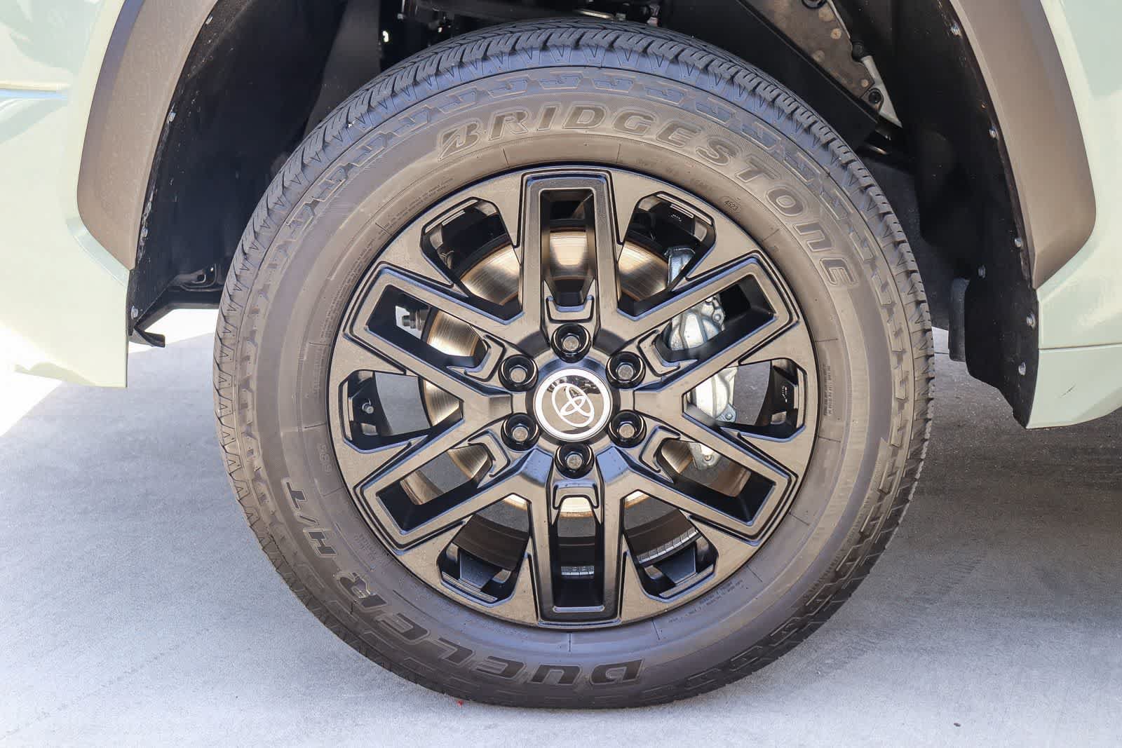 Used 2024 Toyota Tundra Limited AWD/4WD image 9