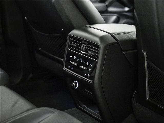 Used 2025 Porsche Cayenne Coupe AWD/4WD image 19