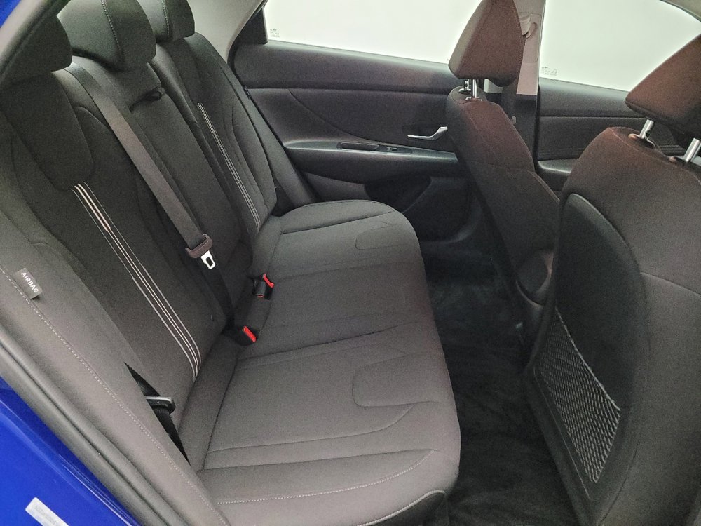 Used 2025 Hyundai Elantra SEL image 19
