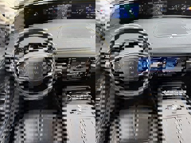 Used 2025 Lincoln Navigator Reserve image 11