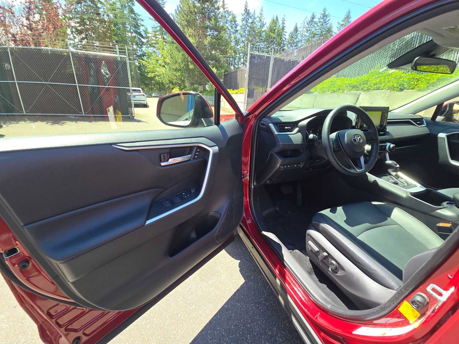 Used 2022 Toyota RAV4 XLE Premium AWD/4WD image 20