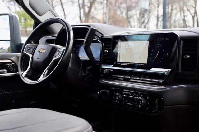 Used 2024 Chevrolet Silverado 2500 LTZ w/ LTZ Convenience Package image 31