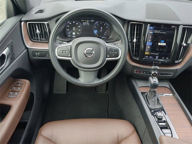 Used 2021 Volvo XC60 T5 Momentum image 16