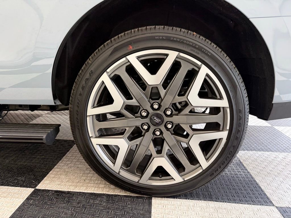 New 2025 Ford Expedition Platinum w/ Platinum Ultimate Package image 15