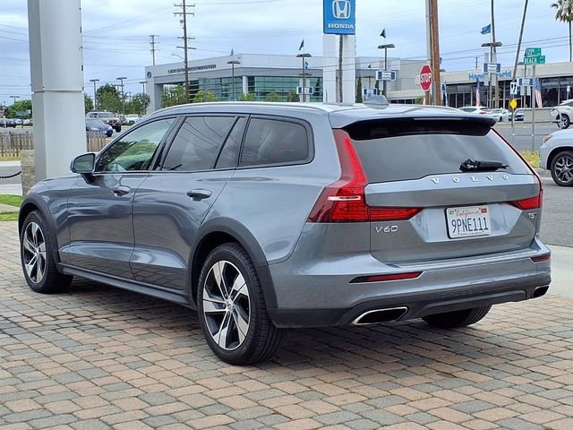Used 2020 Volvo V60 T5 Cross Country image 3