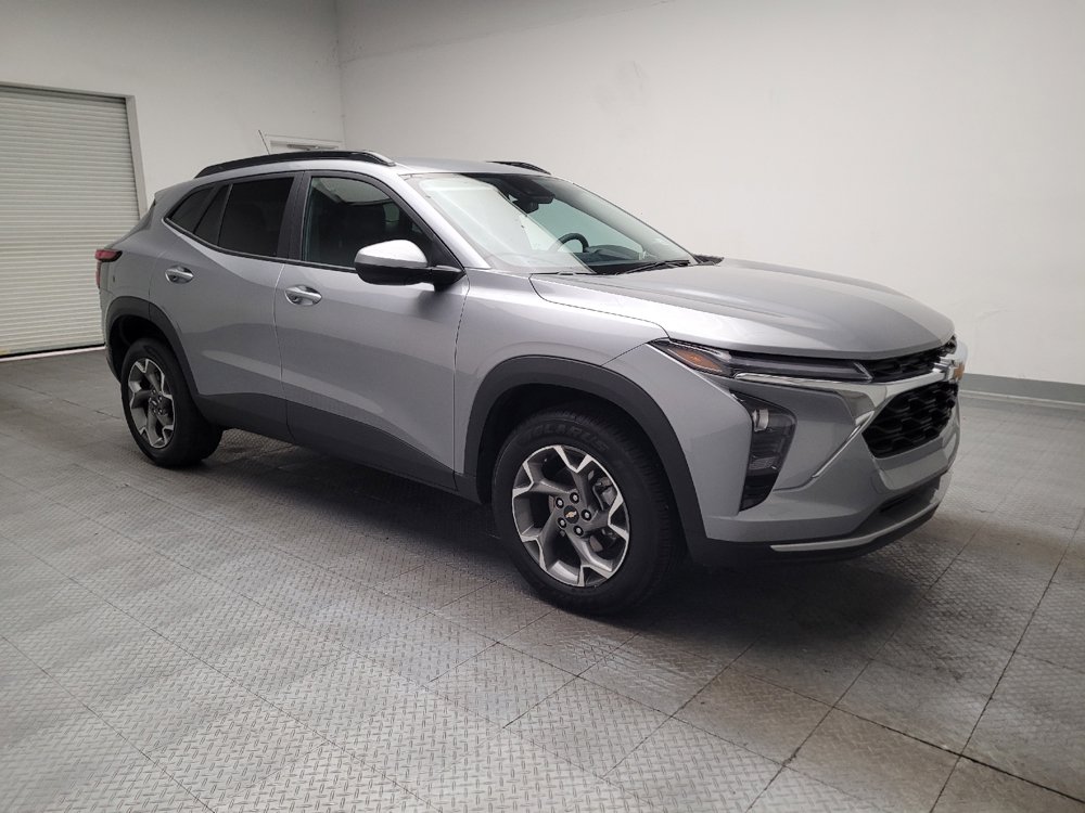 Used 2025 Chevrolet Trax LT FWD image 13
