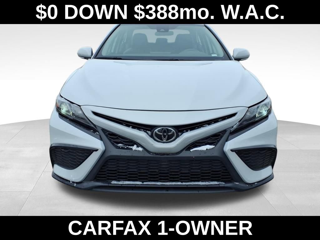 Used 2024 Toyota Camry SE image 3