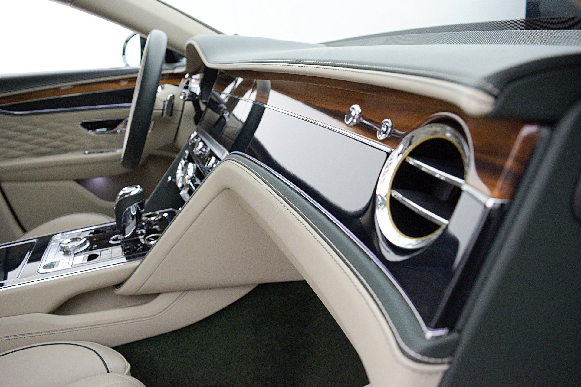 Certified 2022 Bentley Flying Spur V8 AWD/4WD image 29
