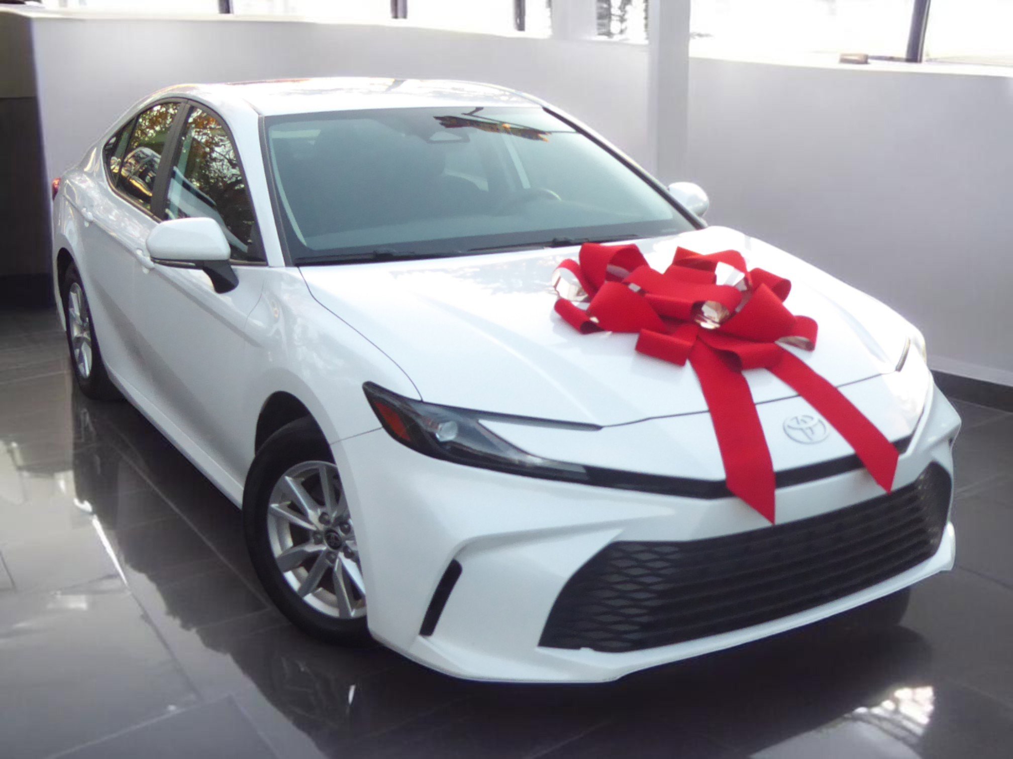 Used 2025 Toyota Camry LE image 2