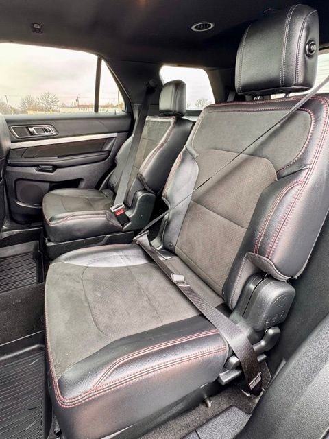 Used 2019 Ford Explorer XLT w/ XLT Sport Appearance Package image 12