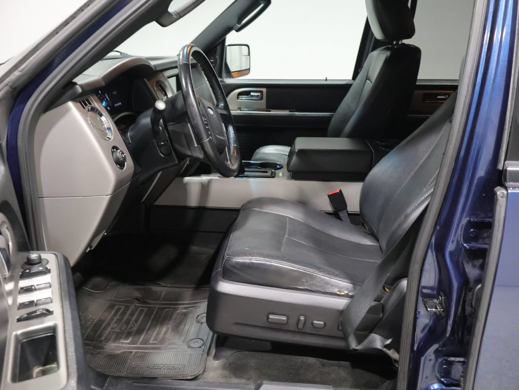 Used 2017 Ford Expedition XLT w/ Equipment Group 202A AWD/4WD image 11