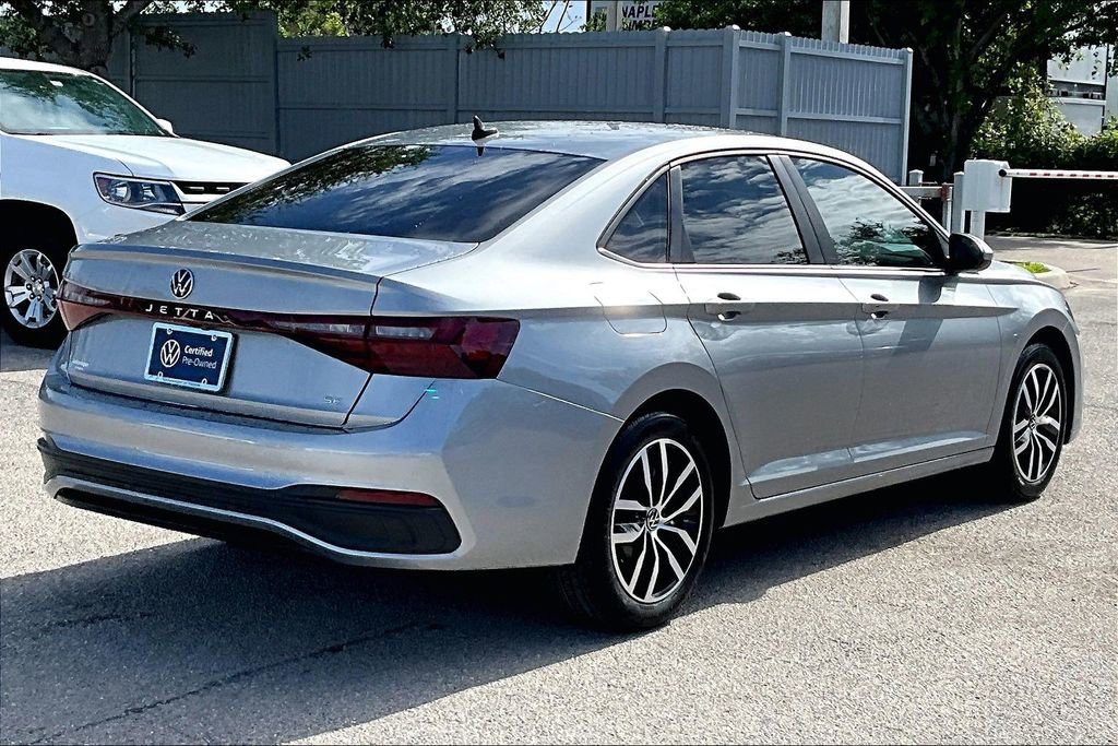 Used 2025 Volkswagen Jetta SE FWD image 5