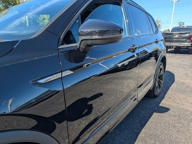 Used 2023 Volkswagen Tiguan SE R-Line AWD/4WD image 5