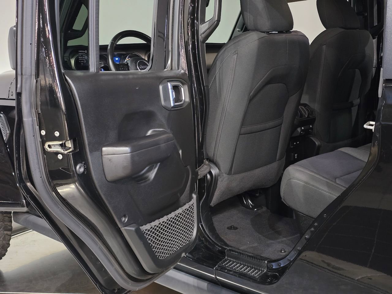 Used 2021 Jeep Gladiator Willys image 33