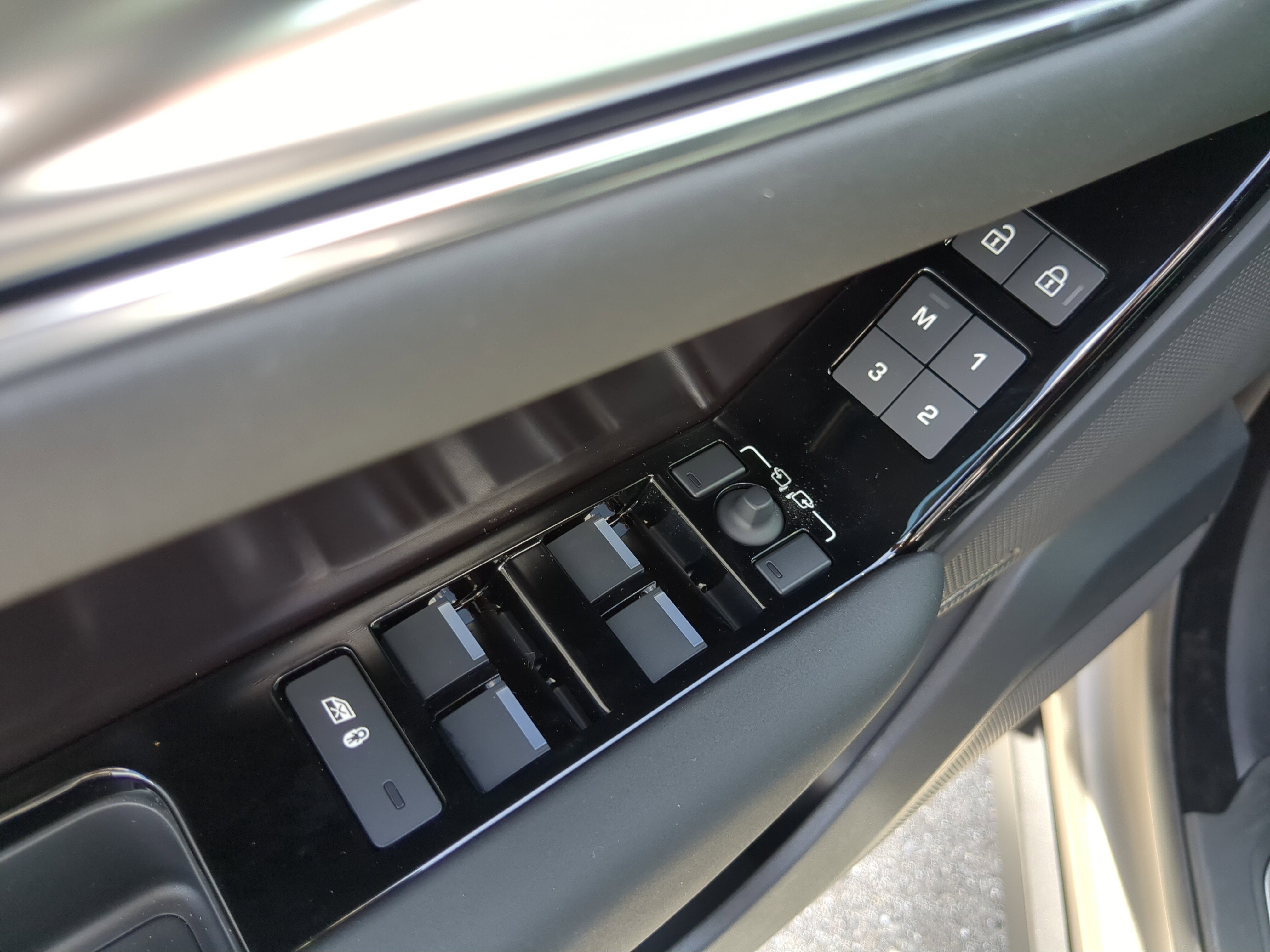 New 2026 Land Rover Range Rover Velar Dynamic SE image 16