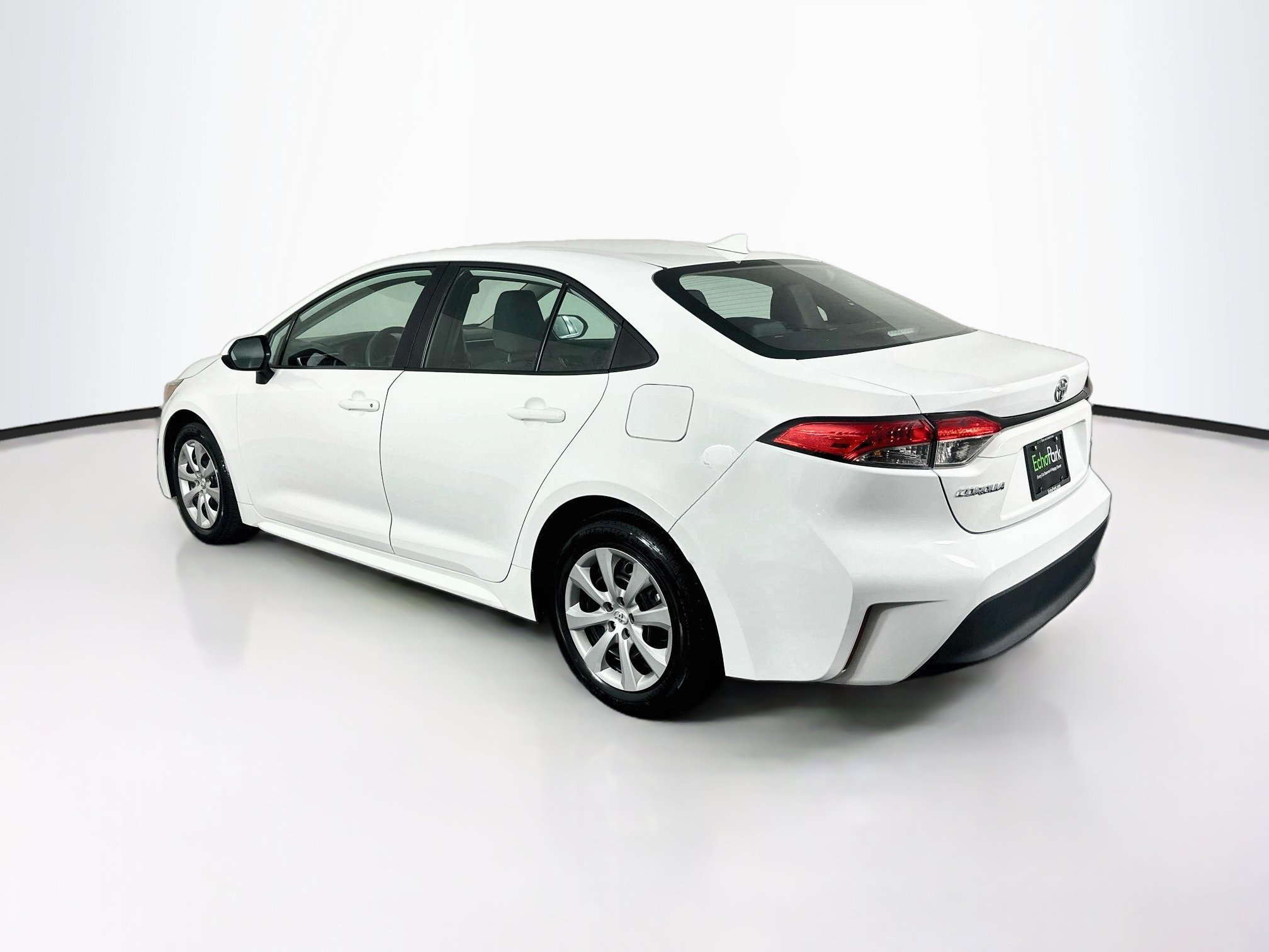 Used 2025 Toyota Corolla LE FWD image 5