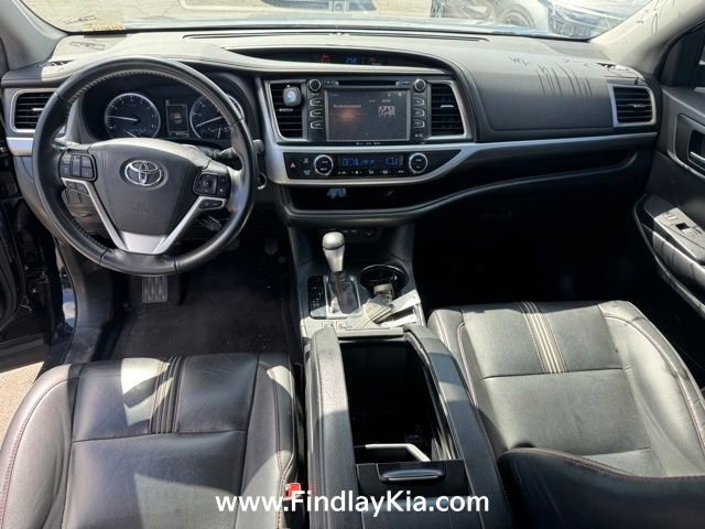 Used 2019 Toyota Highlander SE w/ Carpet Mat Package (TMS) FWD image 6