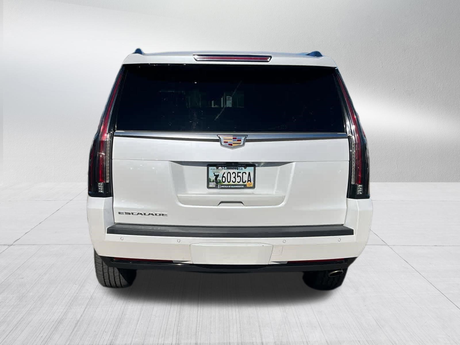 Used 2018 Cadillac Escalade Platinum AWD/4WD image 3
