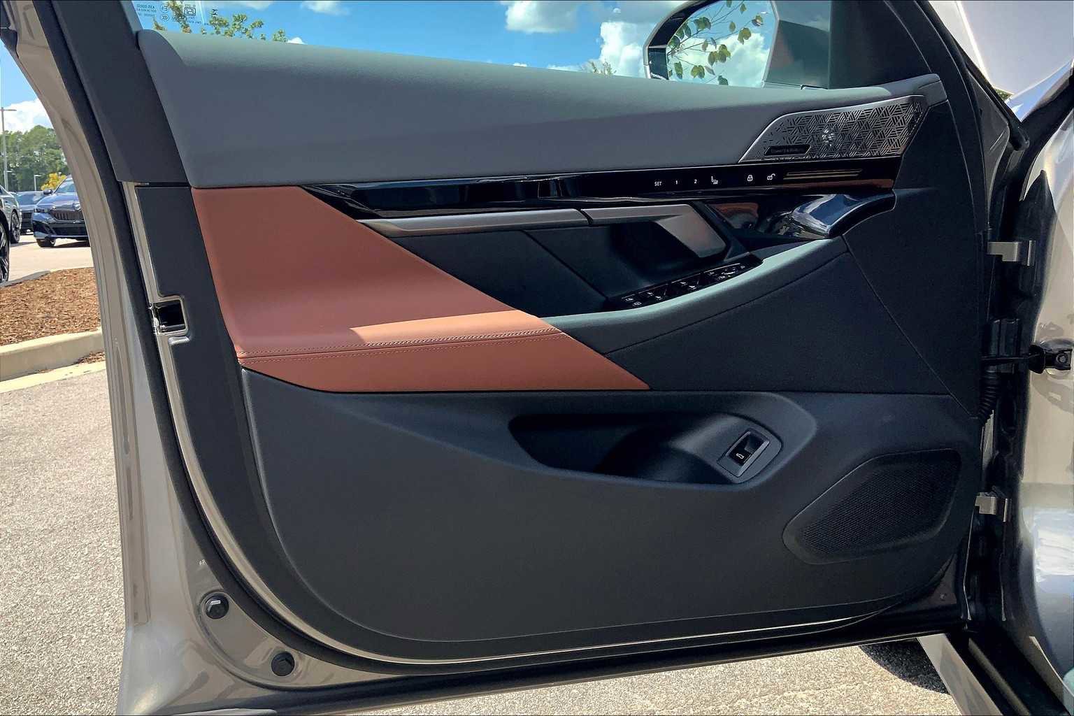 Used 2026 BMW 530i w/ Executive Package RWD image 10