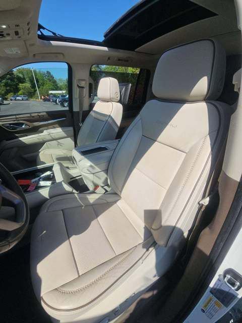 Used 2021 GMC Yukon XL Denali w/ Denali Premium Package image 10