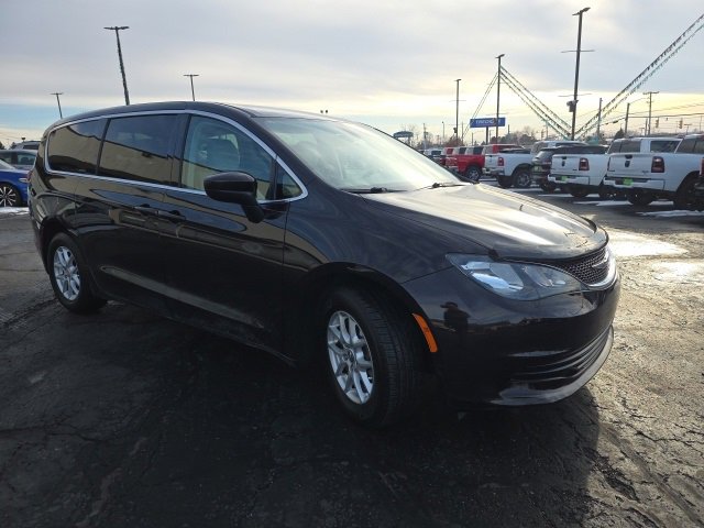 Used 2017 Chrysler Pacifica Touring image 8