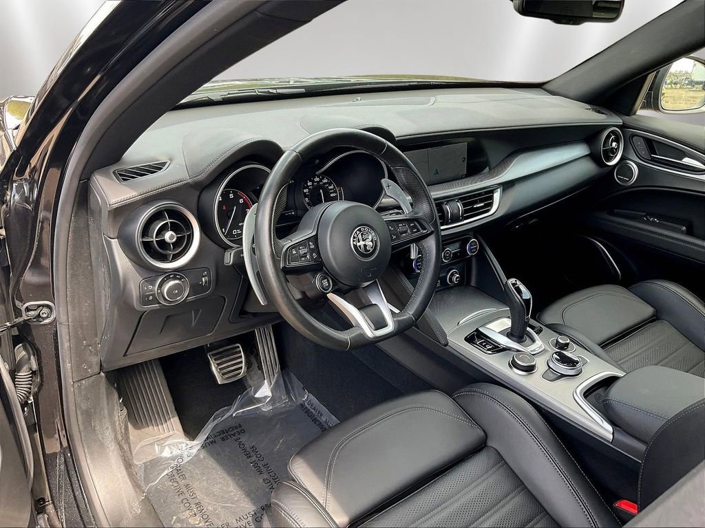 Used 2023 Alfa Romeo Stelvio Veloce AWD/4WD image 17