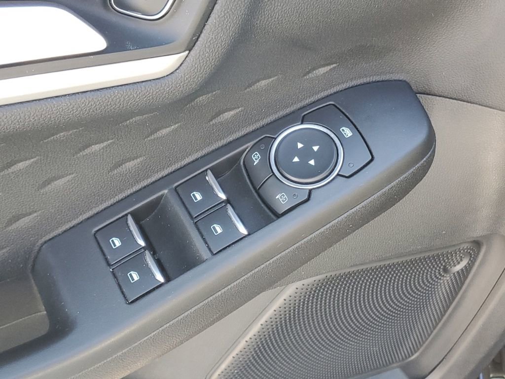 Used 2020 Ford Escape SE image 10