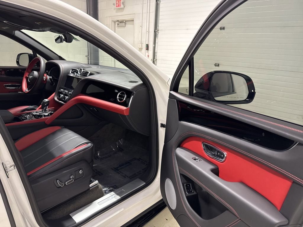 Used 2023 Bentley Bentayga AWD/4WD image 47
