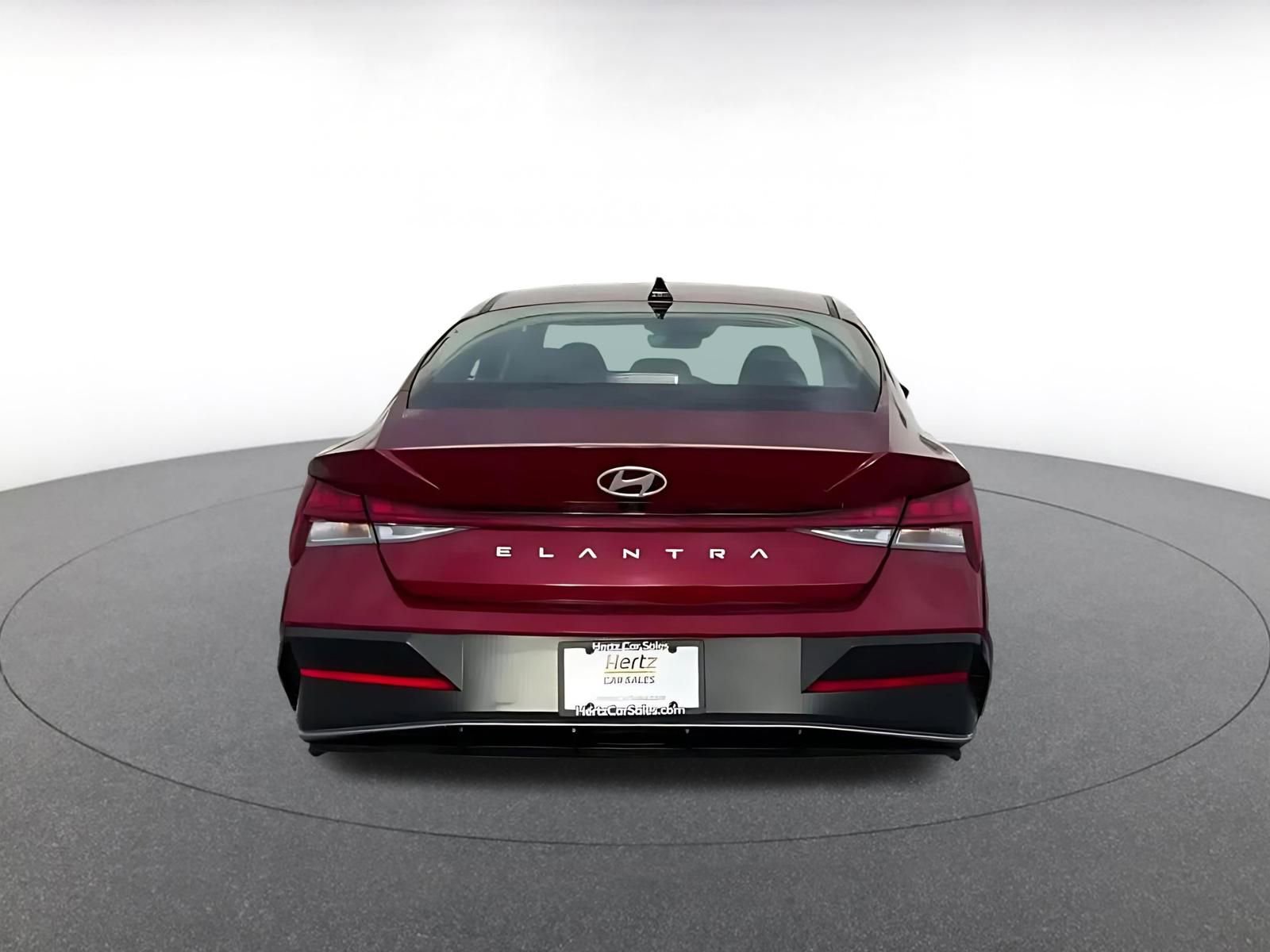 Used 2025 Hyundai Elantra SEL image 12