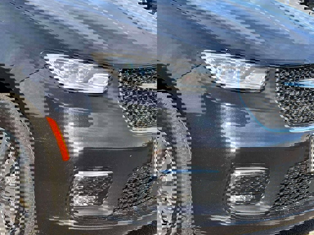 Used 2023 Chrysler Pacifica Touring-L image 8