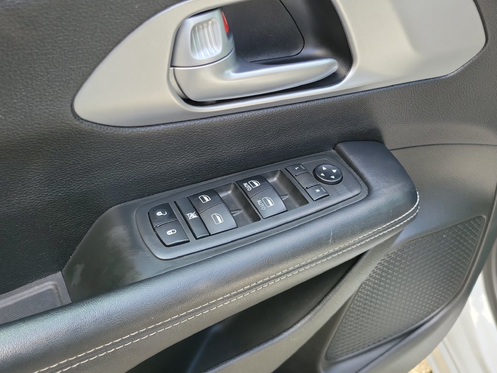 Used 2018 Chrysler Pacifica Touring Plus w/ S Appearance Package FWD image 16