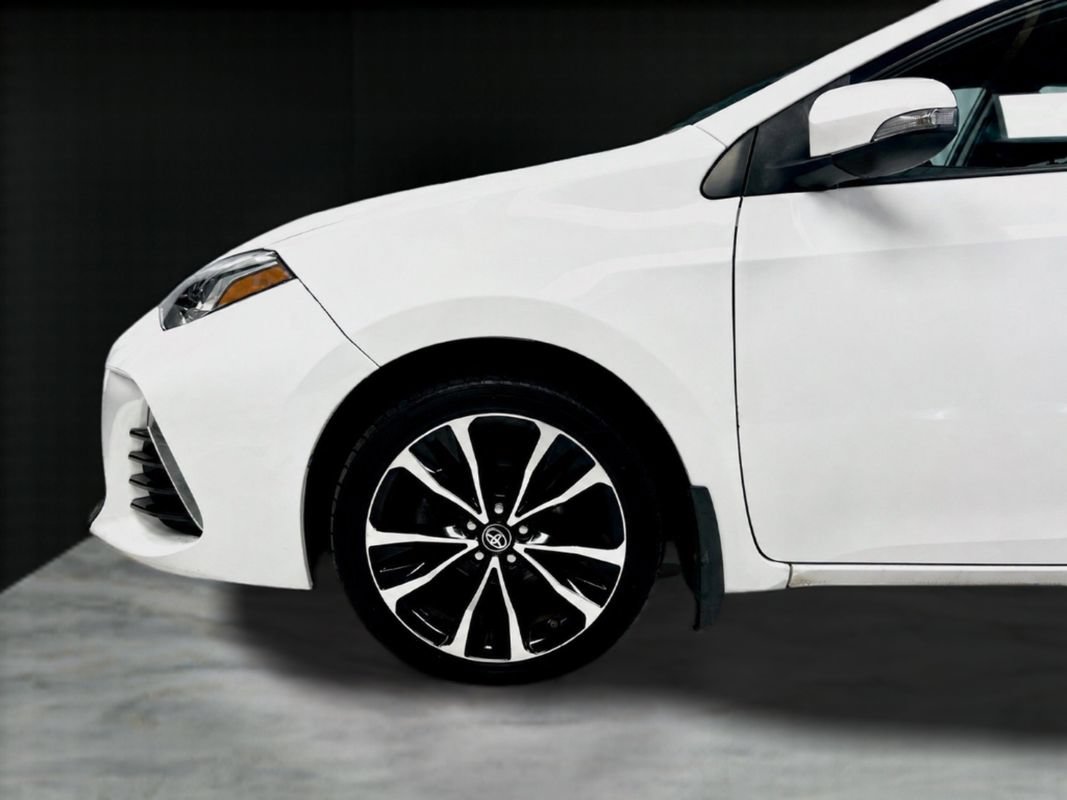 Used 2018 Toyota Corolla SE FWD image 31