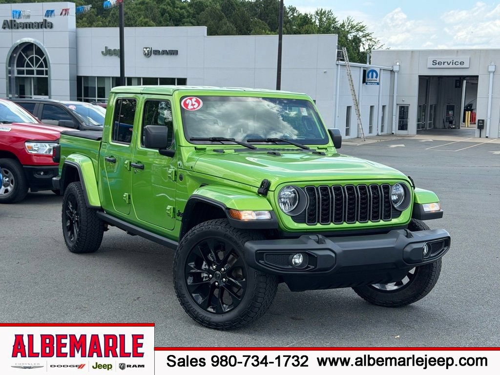 Used 2025 Jeep Gladiator Sport AWD/4WD image 1