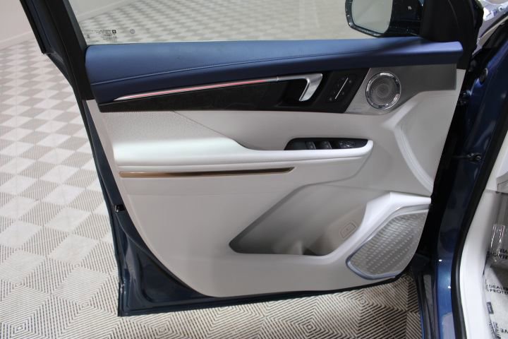 Certified 2025 Buick Enclave Avenir w/ Super Cruise Package image 19