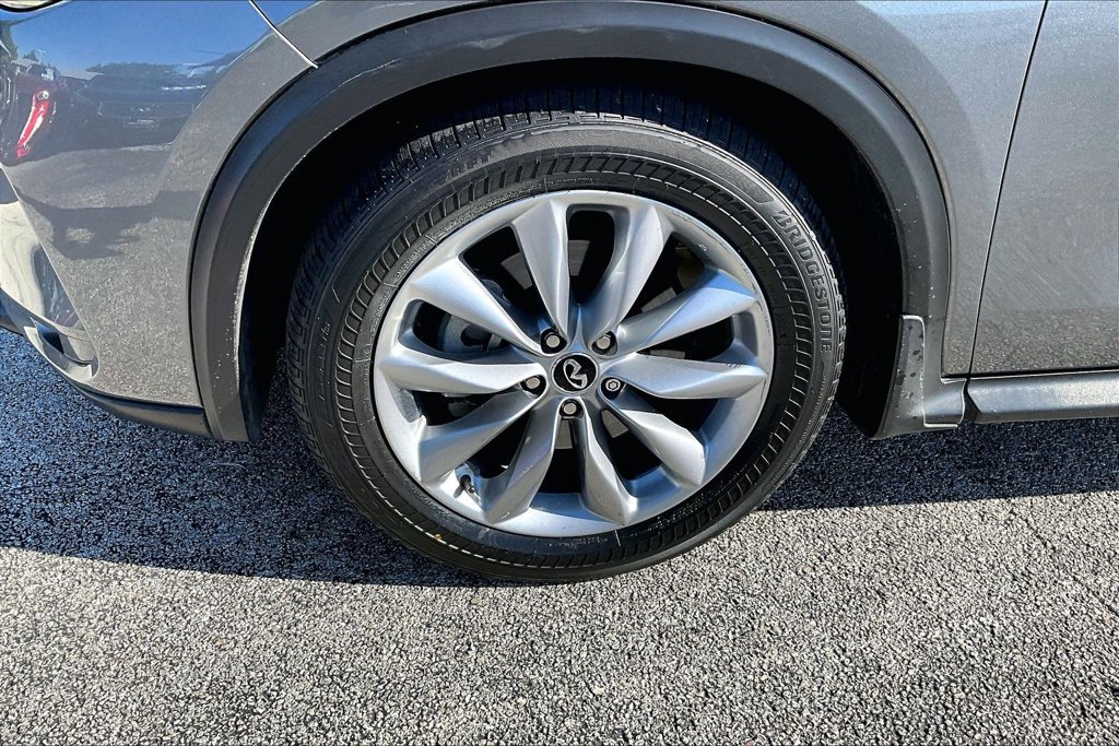 Used 2019 INFINITI QX50 Luxe w/ Navigation Package FWD image 10