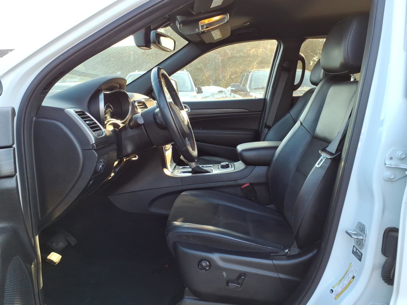 Used 2022 Jeep Grand Cherokee Laredo X image 13