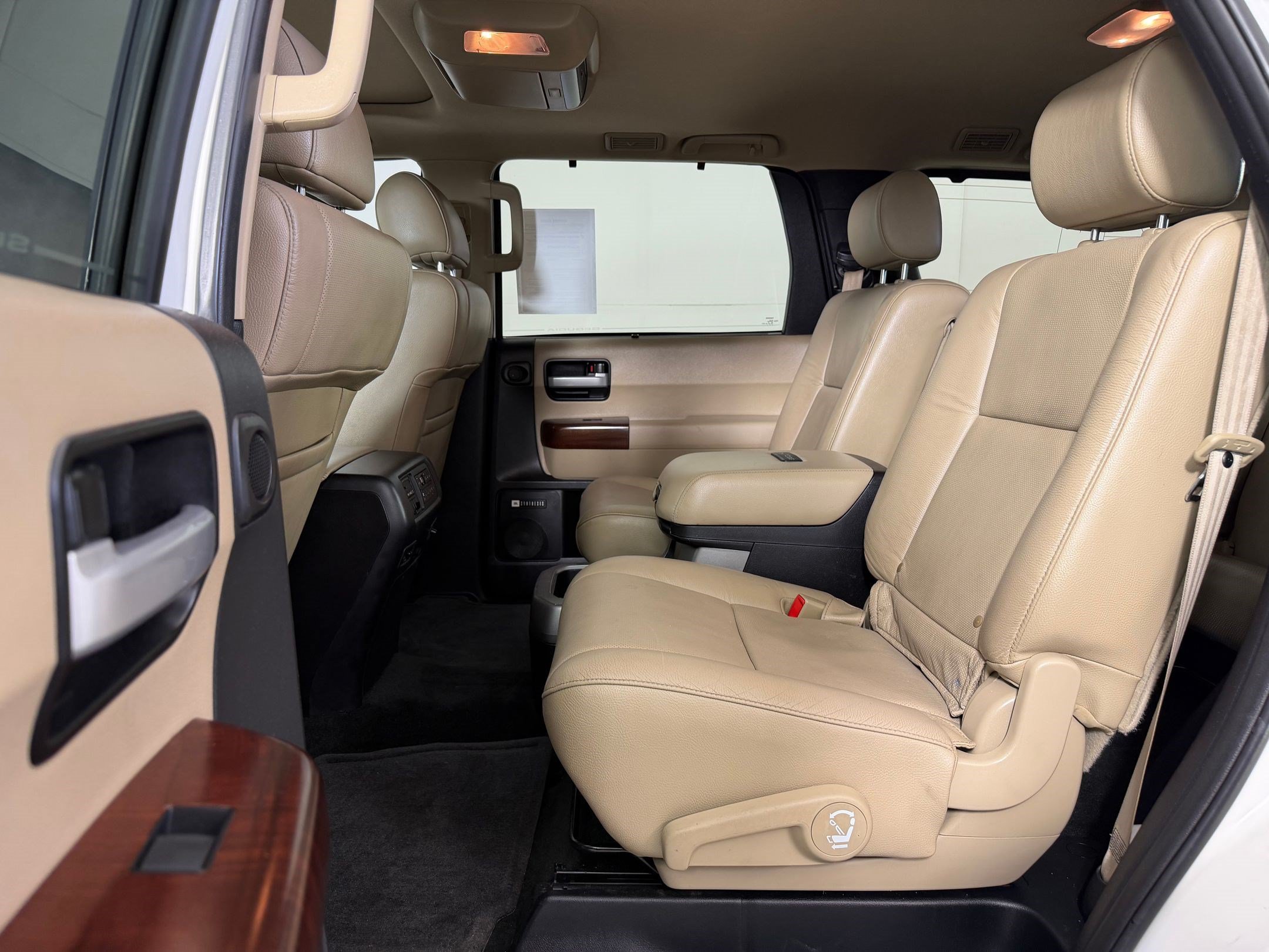 Used 2016 Toyota Sequoia Platinum AWD/4WD image 19