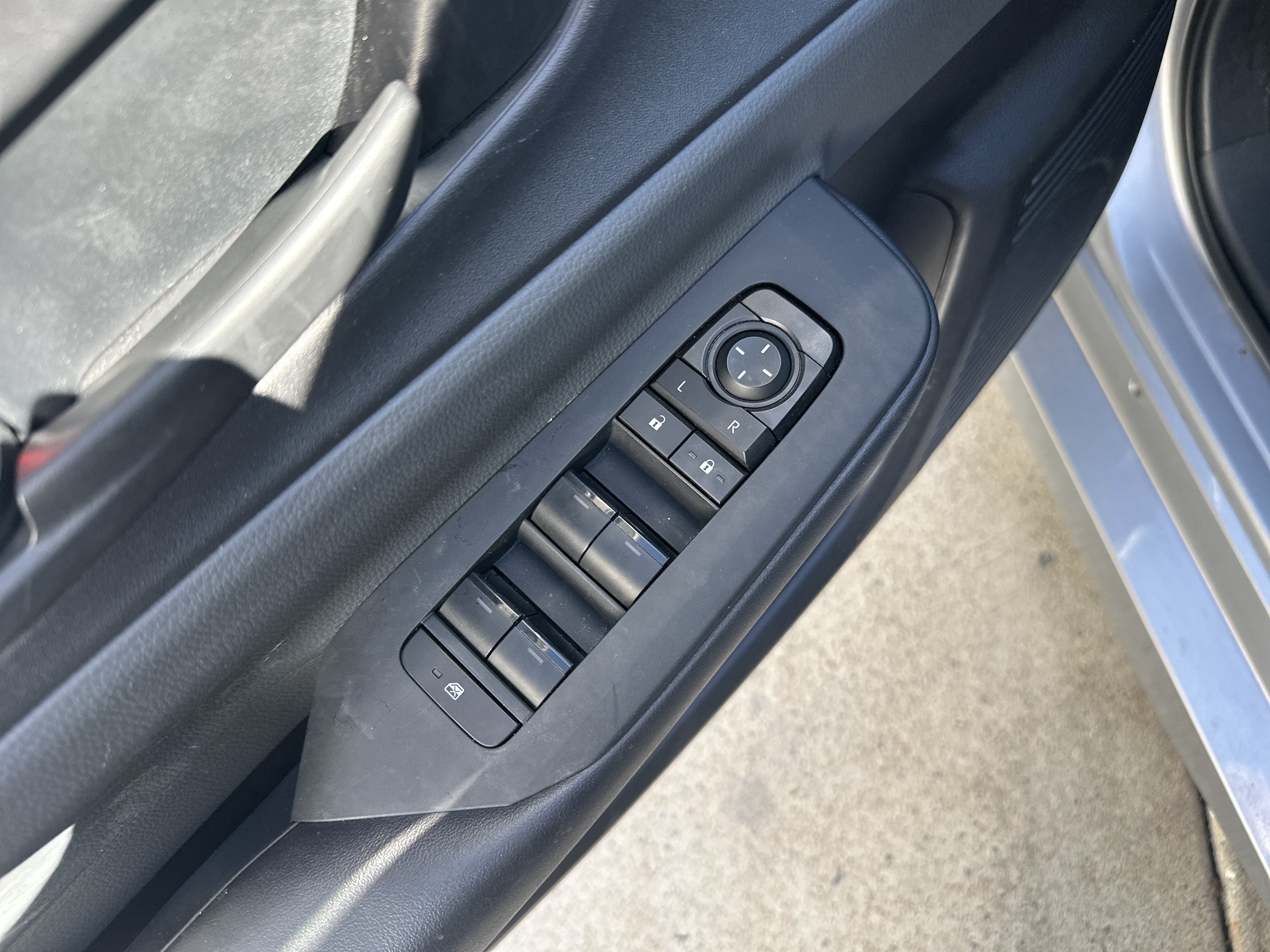 Used 2025 Toyota Prius LE FWD image 14