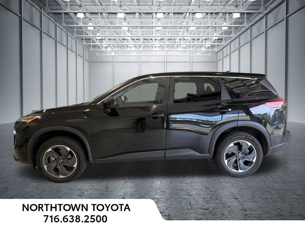 Used 2024 Nissan Rogue SV AWD/4WD image 2