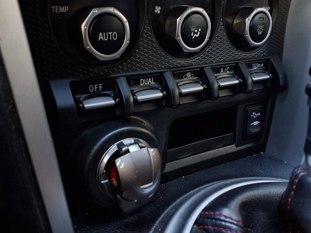 Used 2013 Subaru BRZ Limited w/ Popular Pkg 2C image 10