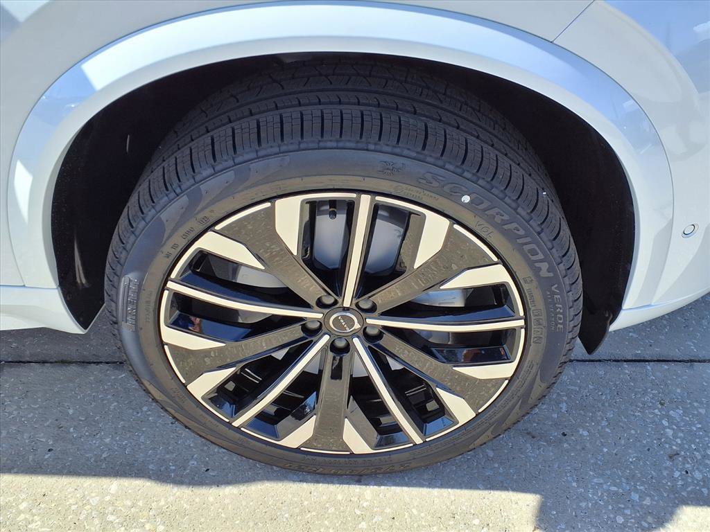 New 2026 Volvo XC90 B5 Plus w/ Protection Package Premier image 9