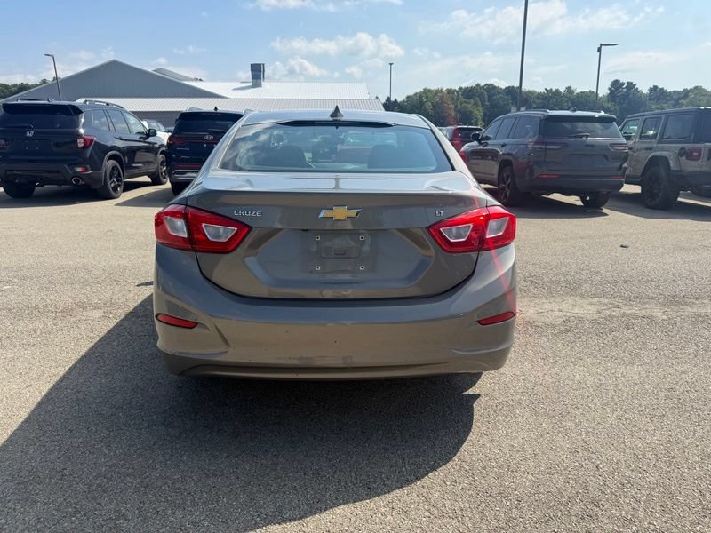 Used 2018 Chevrolet Cruze LT w/ Convenience Package FWD image 16