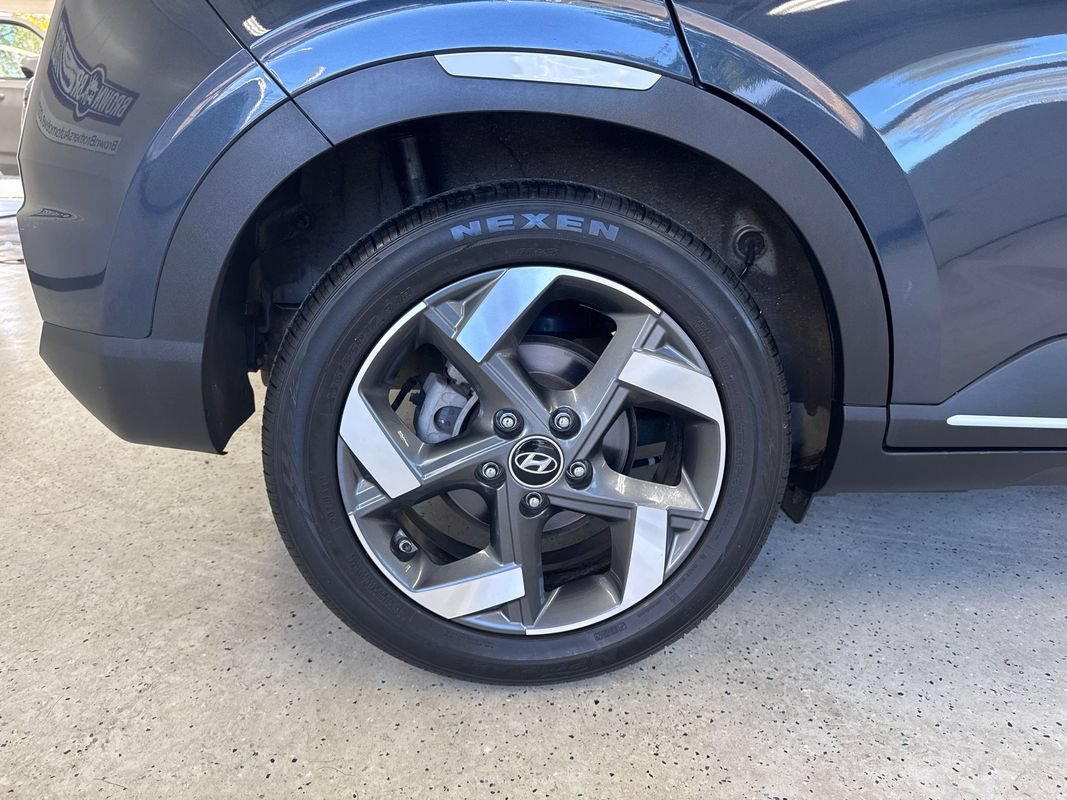 Used 2024 Hyundai Venue Limited FWD image 13
