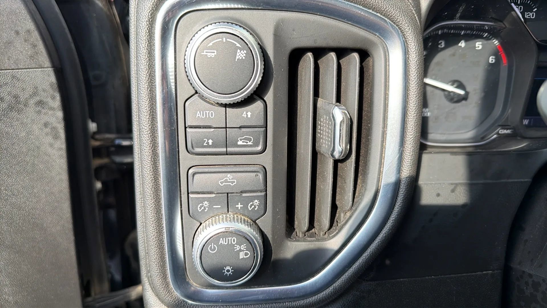 Used 2019 GMC Sierra 1500 SLE w/ SLE Value Package image 17