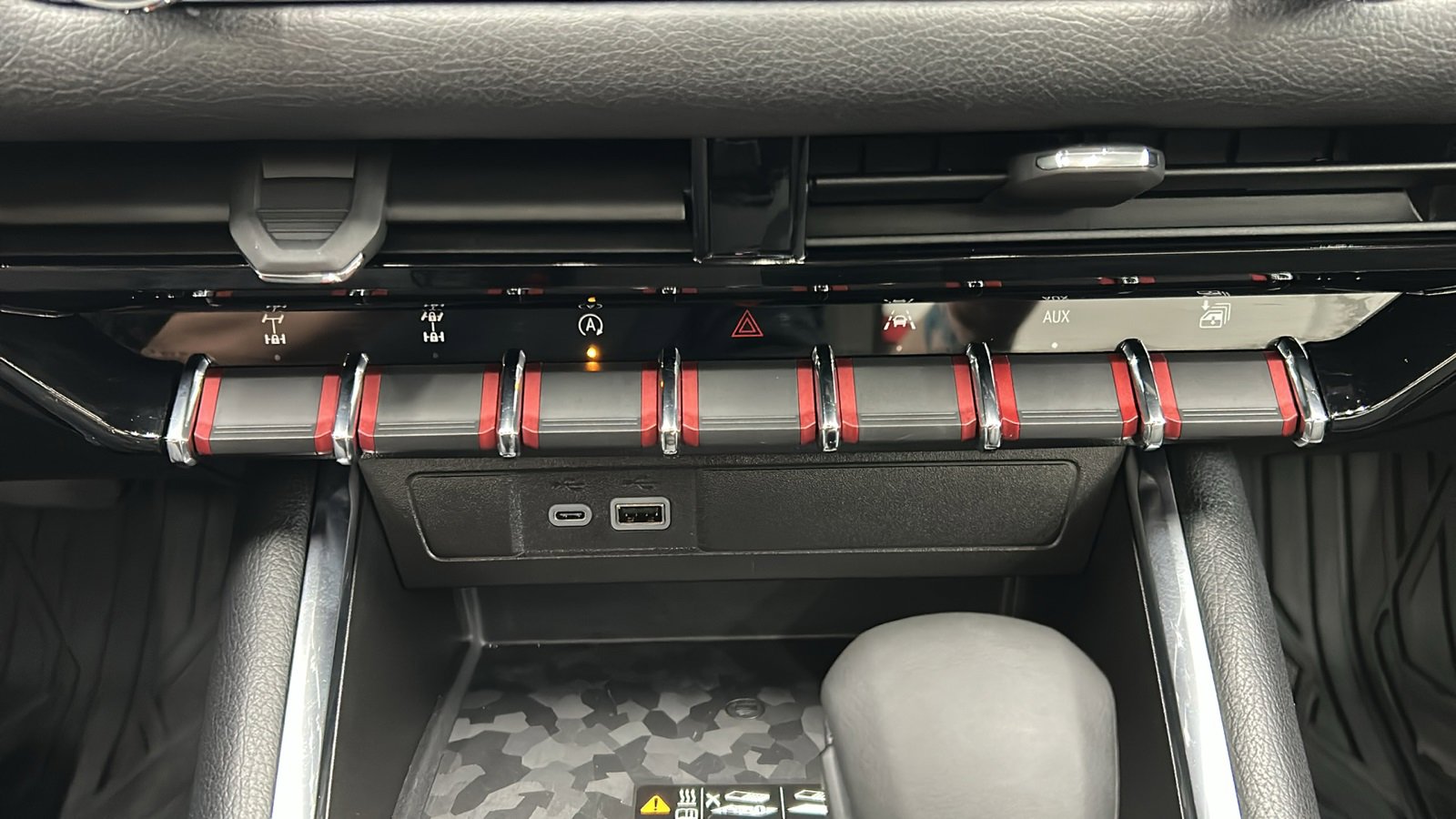 Used 2024 GMC Canyon AT4X image 24