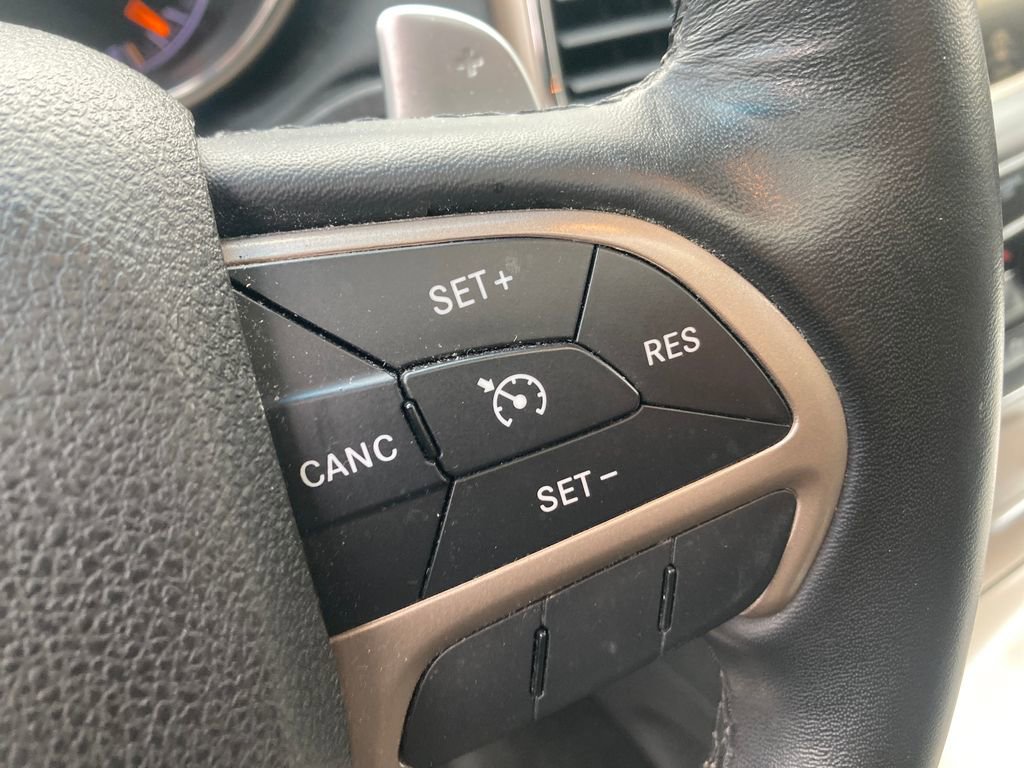 Used 2015 Jeep Grand Cherokee Limited image 38