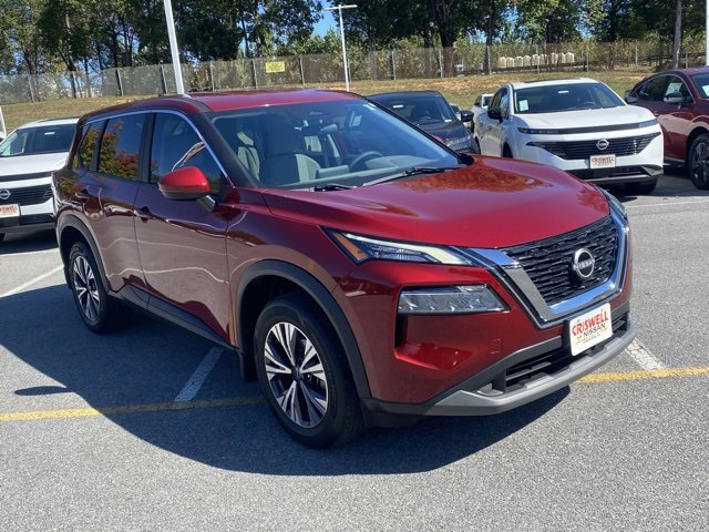 Used 2023 Nissan Rogue SV image 2