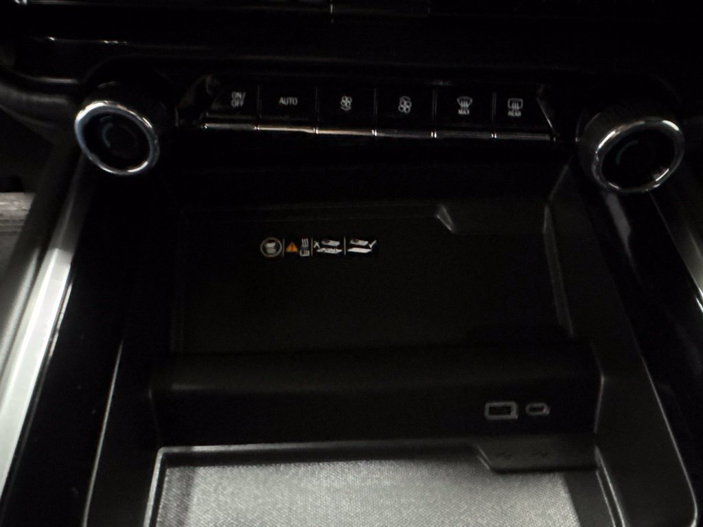 Used 2025 Chevrolet Tahoe High Country AWD/4WD image 18